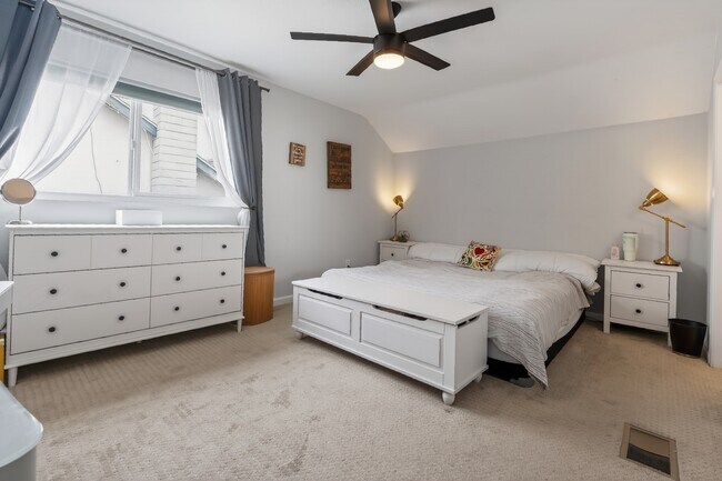 Building Photo - 976 Di Marino St