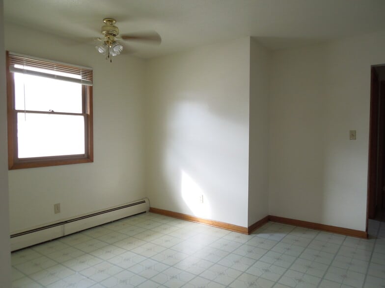 Building Photo - 227 Plymouth St