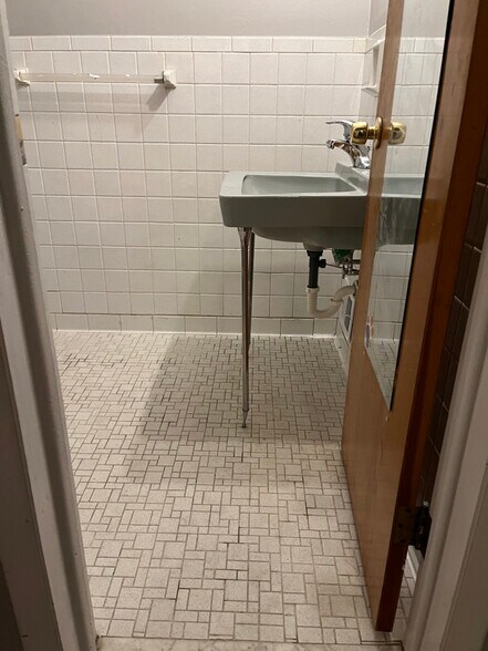 Building Photo - 1146 Dohrman St