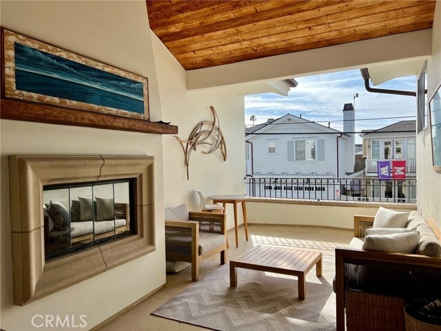 Building Photo - 601 Poinsettia Ave