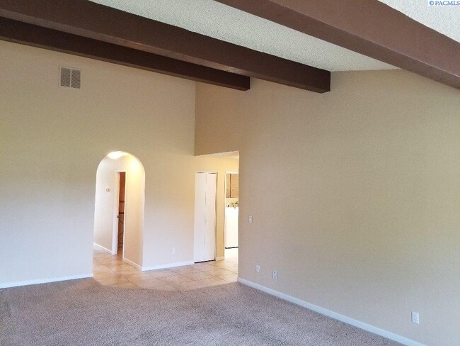 Building Photo - South Richland Townhouse for rent