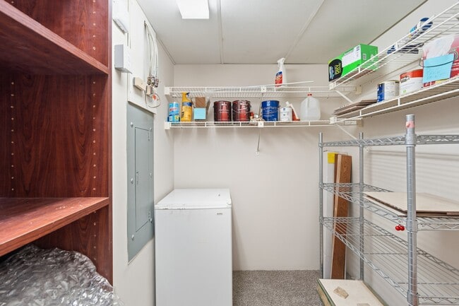 Building Photo - 14 Greenway Plz