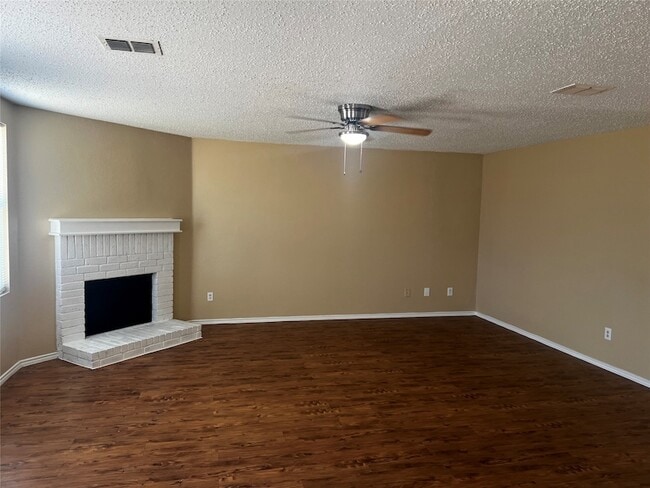 Building Photo - 1724 Creek Bend Ln