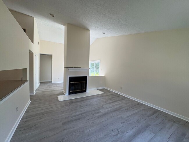 Building Photo - 3706 Dovefield Ct
