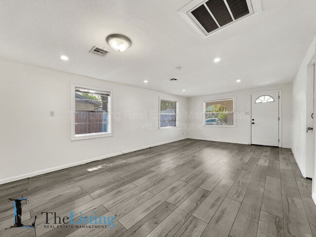 Building Photo - 1716 W Nassau St