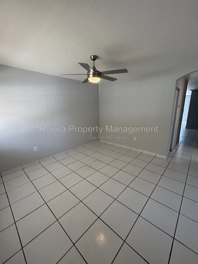 Building Photo - 2421 NW 99th Terrace