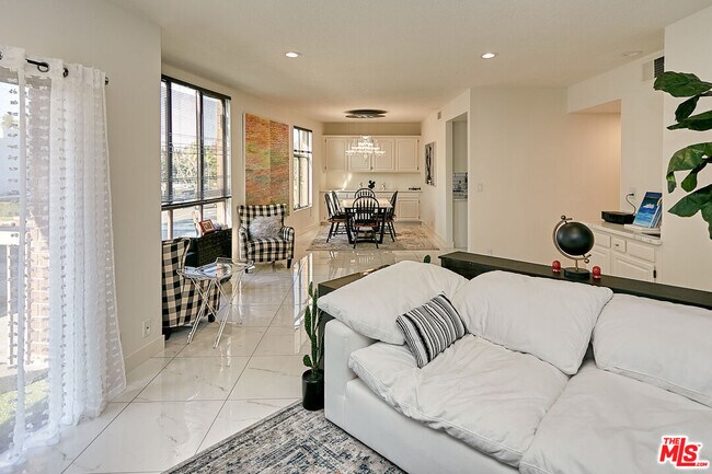 Building Photo - 4444 Wilshire Blvd