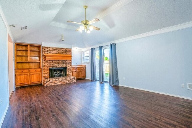 Building Photo - 362 S Stewart Ave