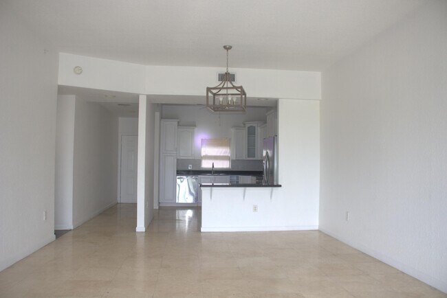 Building Photo - 1610 Presidential Way