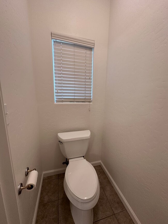 Building Photo - SW Visalia Home coming soon!!