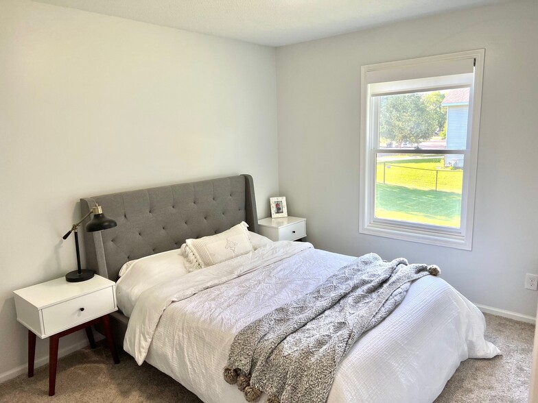 Guest Bedroom w/ Queen Bedroom Set - 2708 Northern Valley Dr NE