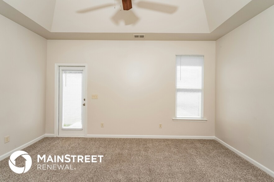 Building Photo - 1076 Washington Dr