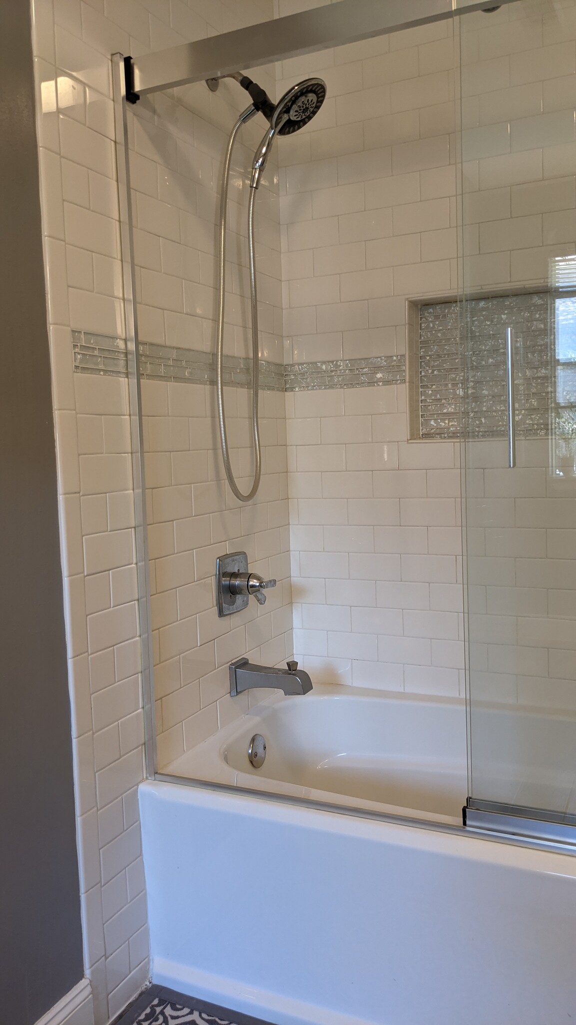 Upstairs bathroom - 1702 Waterloo Trl