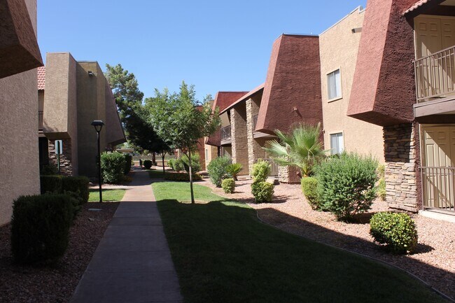 Building Photo - CUTE CONDO 1 BEDROOM, 1 BATHROOM, NEAR STR...