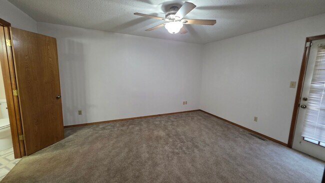 Building Photo - 503 E Redwood St