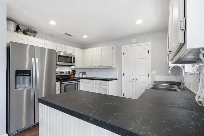 Building Photo - 1515 Eastland Cir