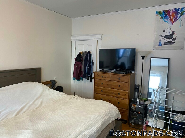 Building Photo - 32 Chatham St