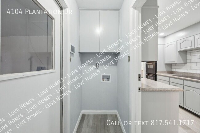 Building Photo - 4104 Plantation Dr
