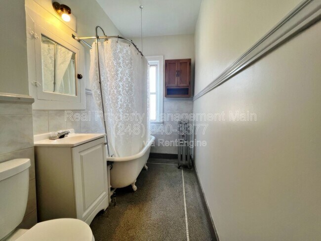 Building Photo - 7107 St John St