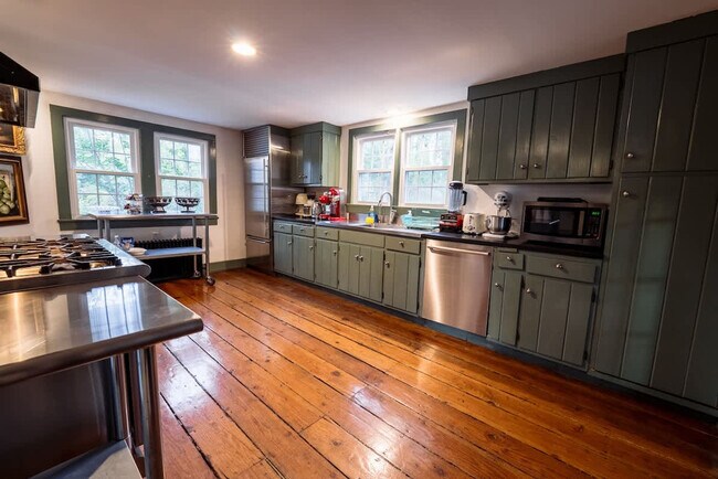 Building Photo - 1357 Canal Rd