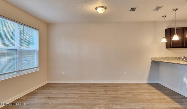 Building Photo - 1179 Woodruff Ave