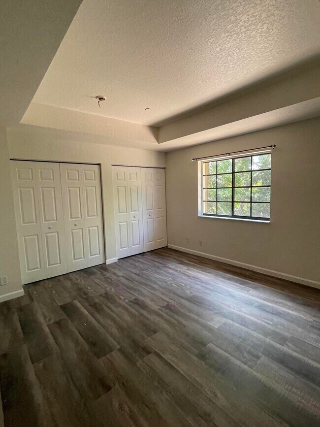 Building Photo - 3909 Tree Top Dr