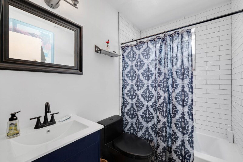 Building Photo - 1035 - 1037-1037 NE 32nd St