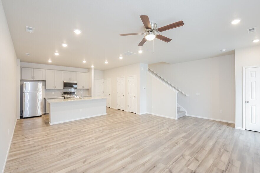 Building Photo - 13971 Vispo Wy