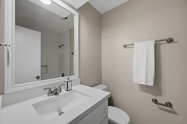 Building Photo - 17318 Broken Back Dr