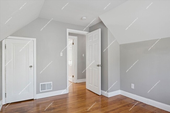 Building Photo - Charming 3-Bedroom Bungalow for Rent in Po...