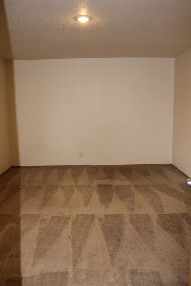 Building Photo - 4 bedroom house