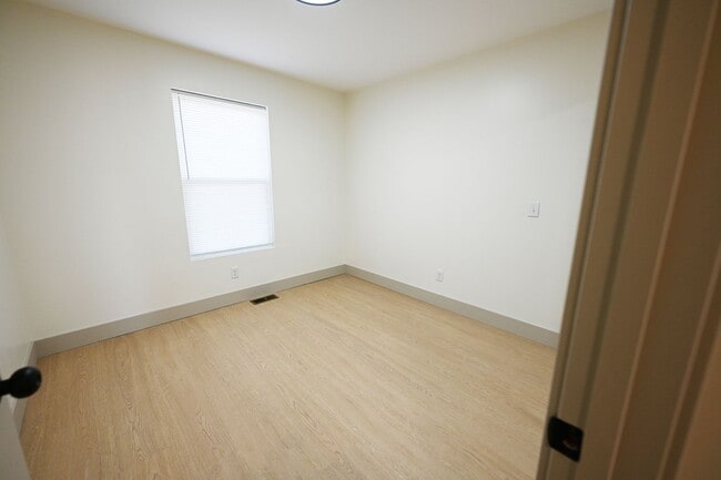 Building Photo - 176 Brushwood Dr