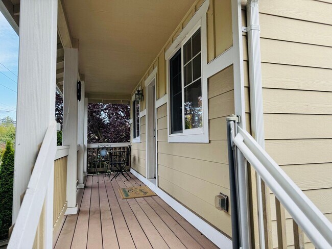 Building Photo - 3 Bed, 2.5 Bath PLUS Bonus Room