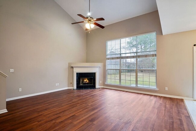 Building Photo - Room to Live, Minutes from Everything 1048 Castlemaine!