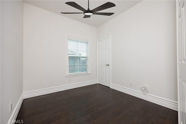 Building Photo - 225 Montana Del Lago Dr