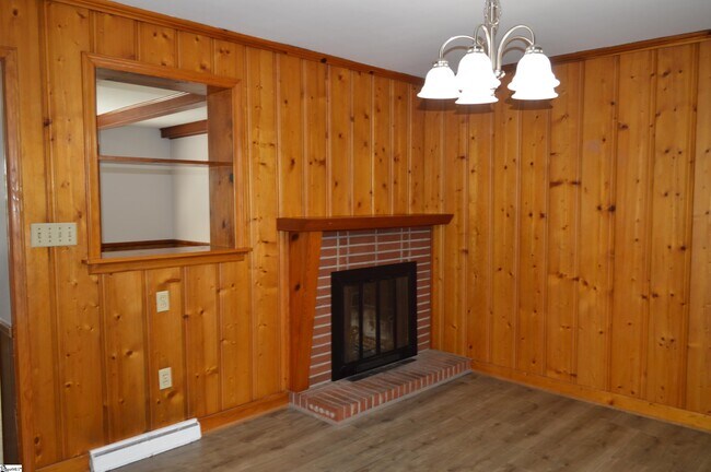 Building Photo - 206 Hillside Dr
