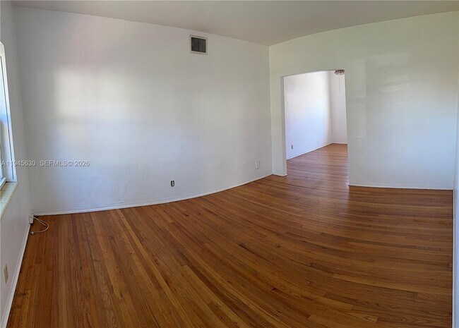 Building Photo - 715 NE 91st St