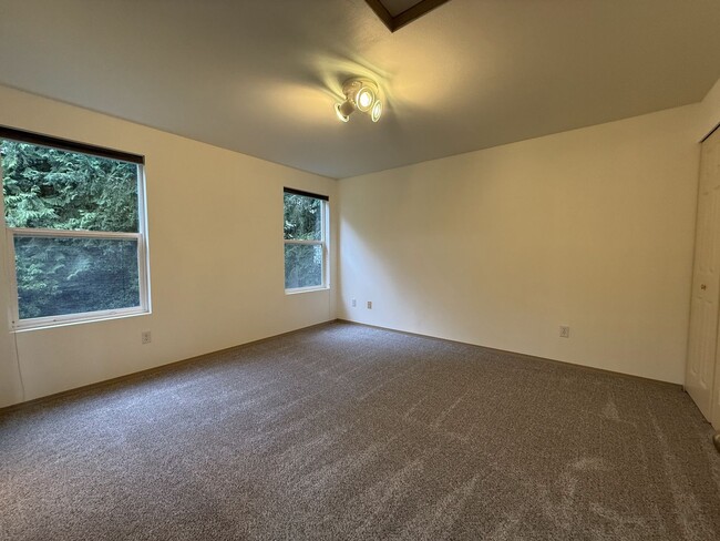 Building Photo - Warm & Cozy 2BD/1.5BTH Townhome for Rent i...