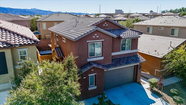 Building Photo - Gorgeous 4BR/2.5BA/2GA Two-Story Gem in Gated Community!