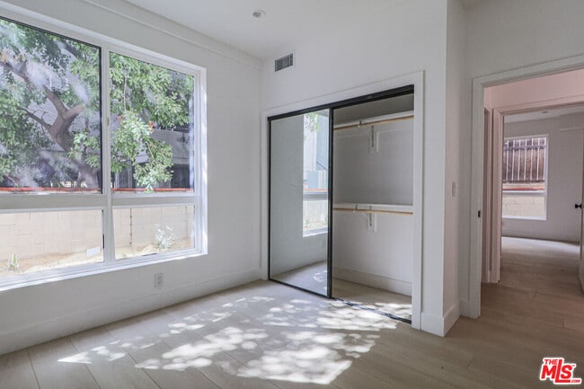 Building Photo - 11814 Gilmore St