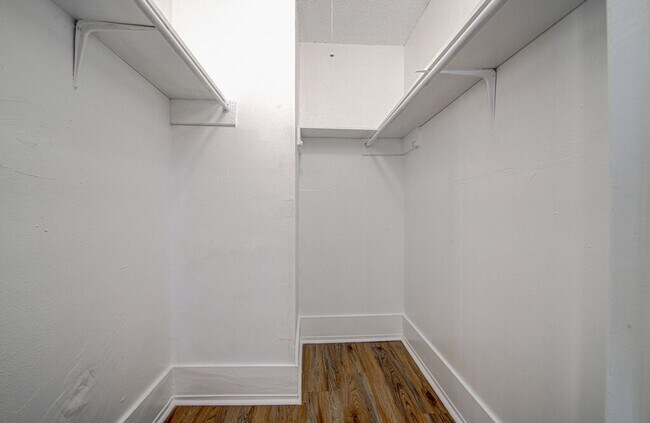 Building Photo - 1807 Briar Hill Dr