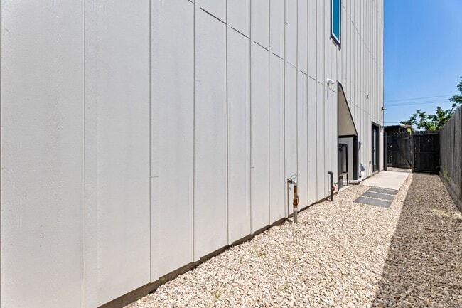 Building Photo - 8521 Brandon St