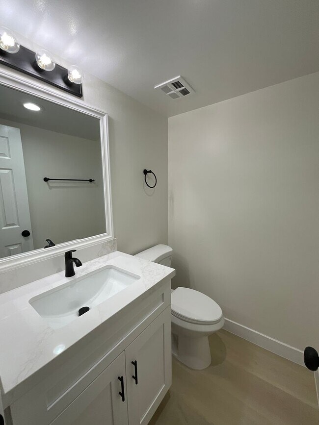 Building Photo - Villa Pacific: Remodeled 2 Bedroom 1.5 Bath Attached Townhouse,