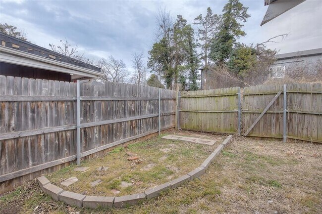 Building Photo - 726 NW 24th St