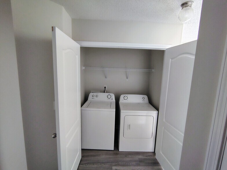Washer/Dryer - 2261 Bigwood Trail
