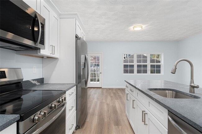 Building Photo - 45 Windsor Rd