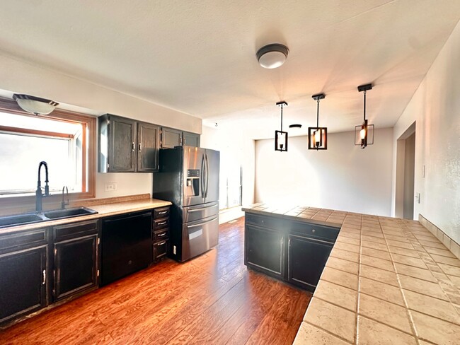 Primary Photo - Gorgeous 4 bedroom -3 Bath home in Friendl...