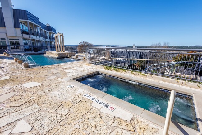 Building Photo - 3 Bed 3 Bath Condo on Lake Travis