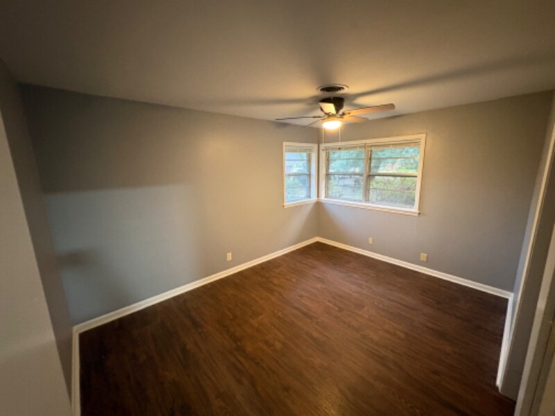 Building Photo - 122 Thomas Dr