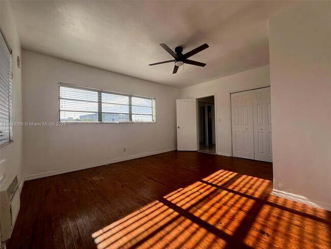 Building Photo - 7845 NE Bayshore Ct